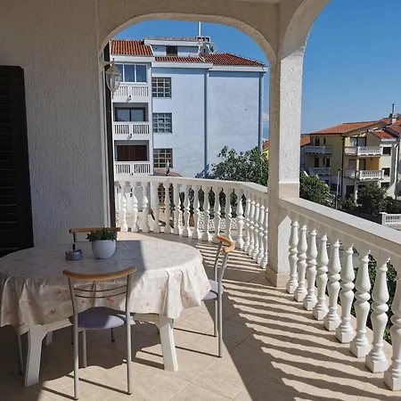 Lägenhet With Parking Space - 24556 *